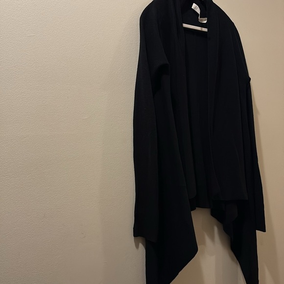 Lululemon Elegant Black Women's Sweater - size 6 - asymmetrical hem - Picture 3 of 5